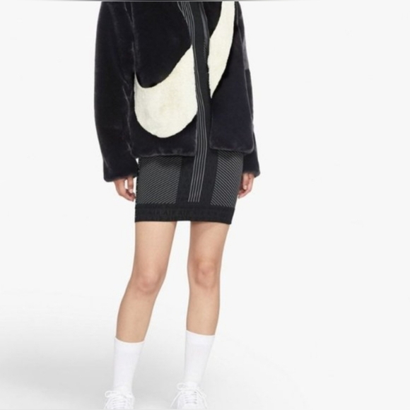 Nike Sportswear Faux Fur Jacket Black Full Zip Women’s Medium - Picture 9 of 16